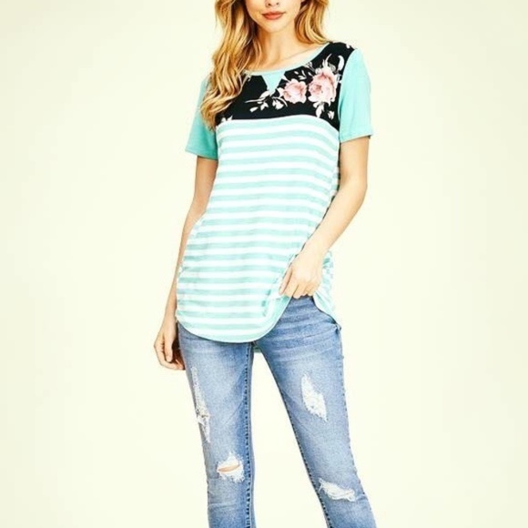 3/$20{Staccato} Floral/Stripe T-Shirt Size M - Picture 2 of 5